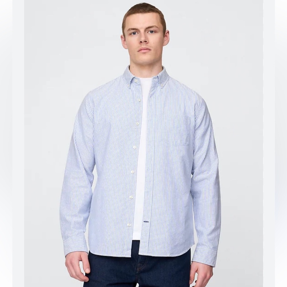 GAP Men's Light Blue Pinstripe Button Down Shirt Size Large